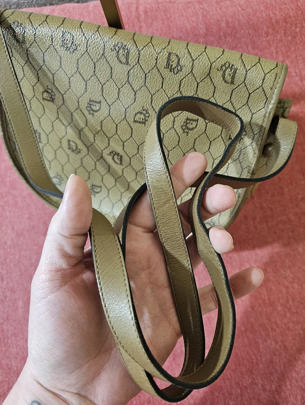 1980s Vintage Christian Dior Honeycomb Shoulder/Crossbody Bag - Picture 4 of 16